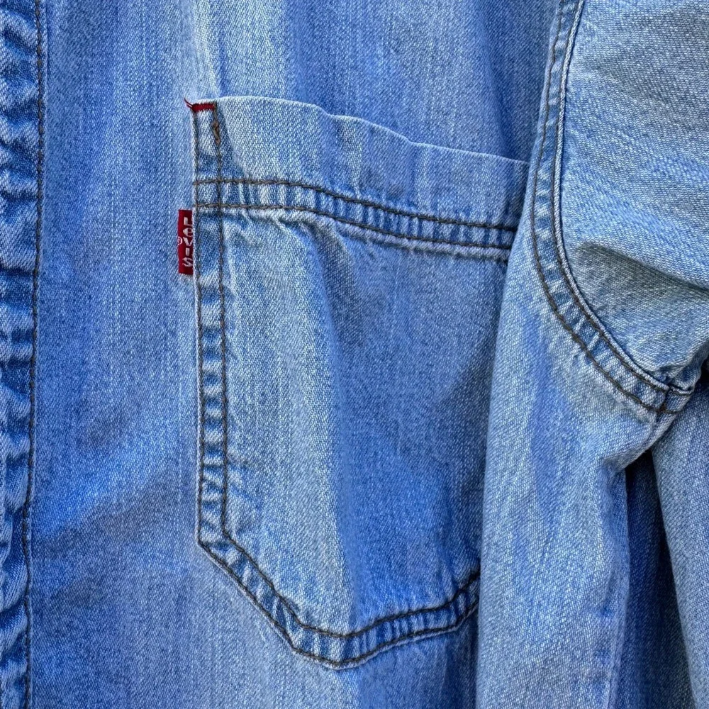 Vintage Levis Red Tab Jeans Denim Button Down Shirt Light Wash 60560-1315 XL